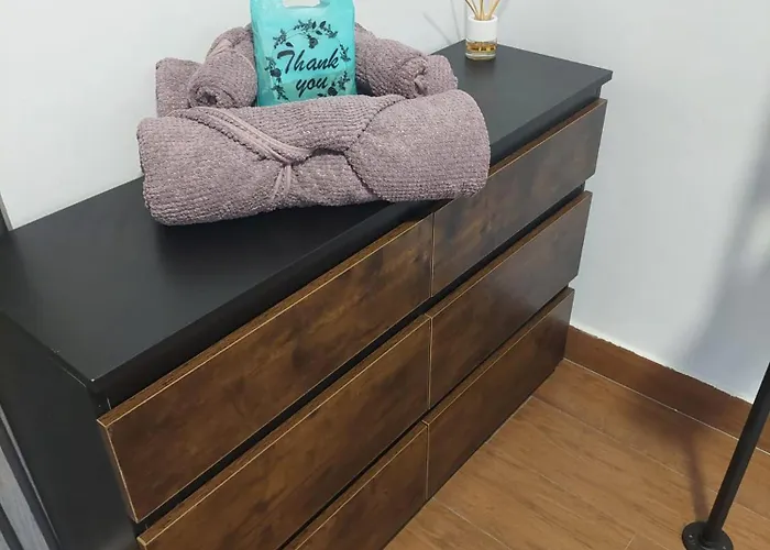 Vistas Al Mar, Acogedor, Completo. Cerca Del Centro Y Del Puerto. *