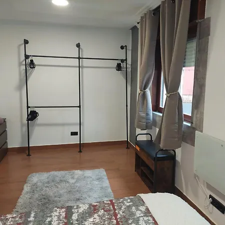 Vistas Al Mar, Acogedor, Completo. Cerca Del Centro Y Del Puerto.